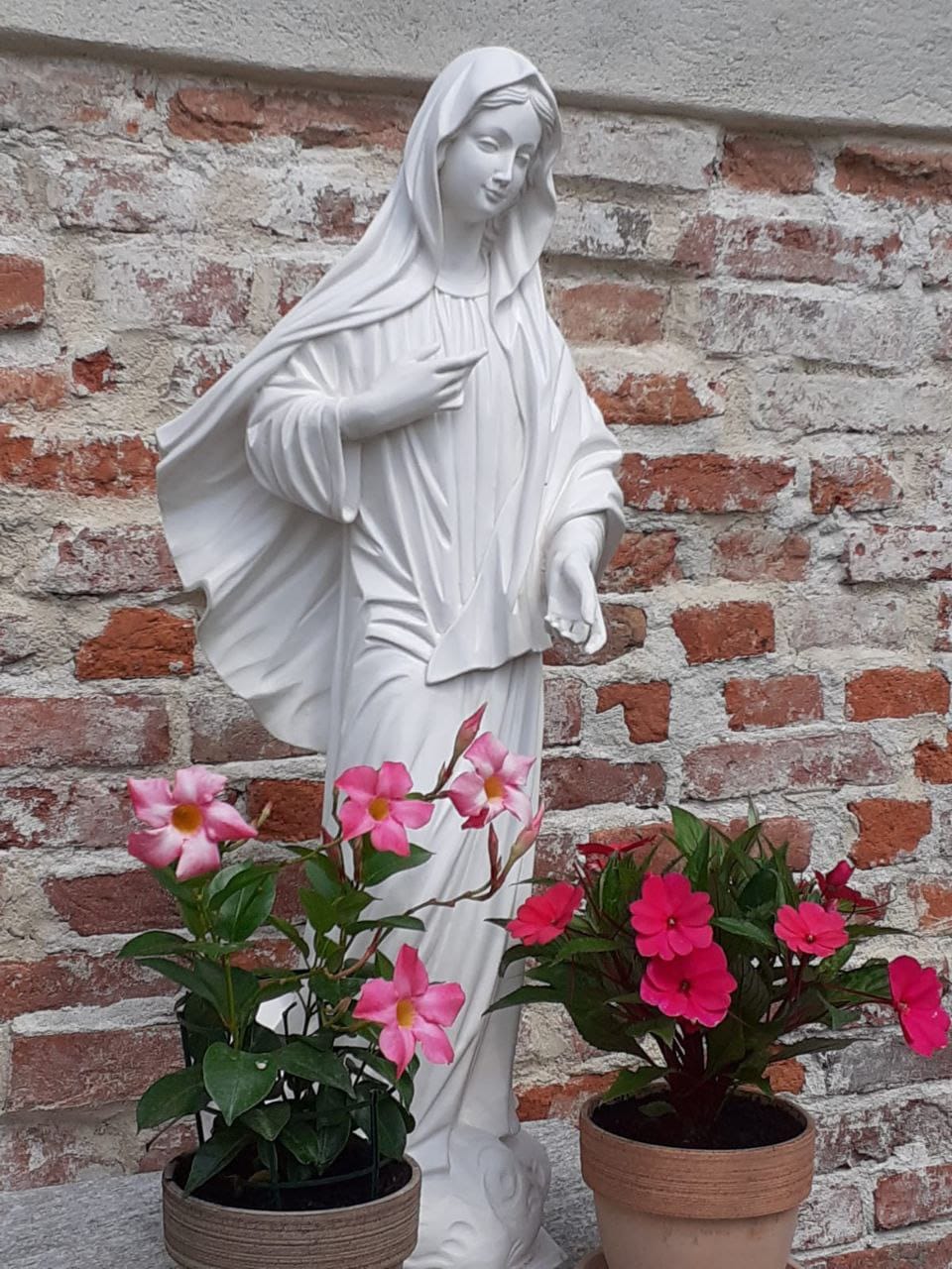 IMG 20250906 WA0000 Madonnina Cortile